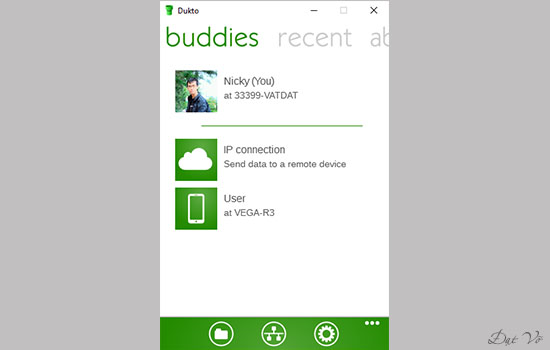 Bạn cũng có thể chia sẻ file từ máy tính sang điện thoại của bạn tương tự như thao tác trên, giao diện trên máy tính hoàn toàn giống như giao diện trên điện thoại bạn nhé.